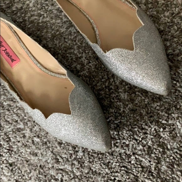 Betsy Johnson Silver Sparkly Flats - Picture 2 of 4
